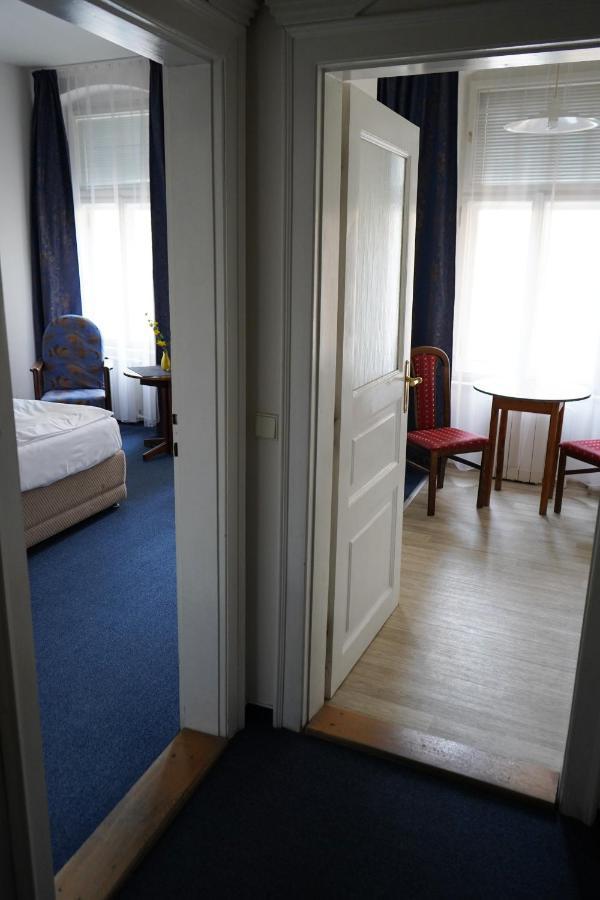 Ea Apartmany Mozart Karlovy Vary Exterior foto