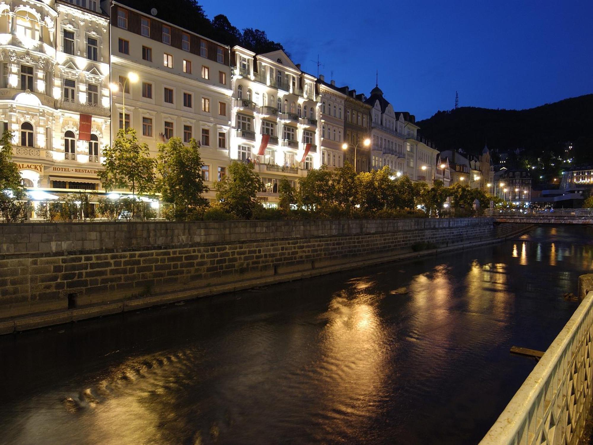 Ea Apartmany Mozart Karlovy Vary Exterior foto